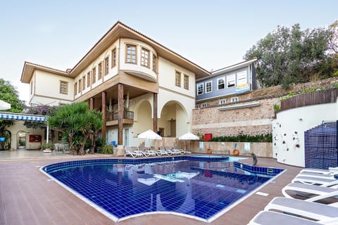 Swimming pool, Swimming pool