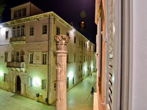 City view, Street view, Location