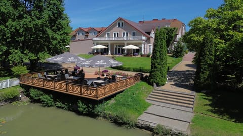 Property building, Restaurant/places to eat