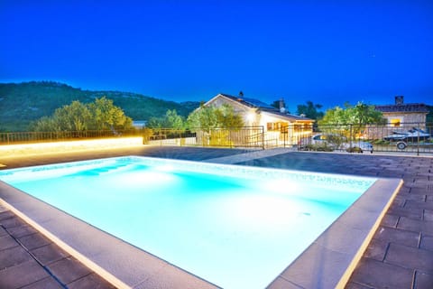 Mountain view, Pool view
