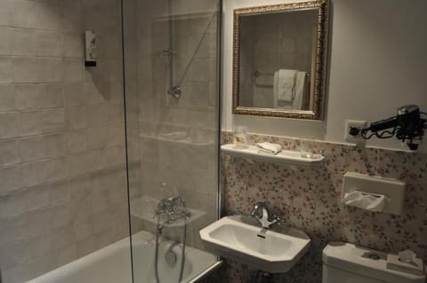 Shower, Toilet, Bathroom, Bath