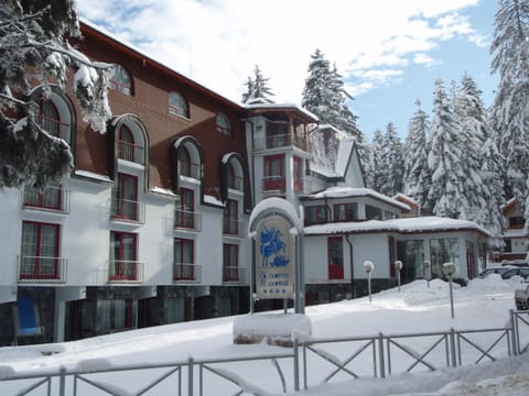 Facade/entrance, Winter