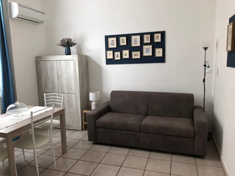 Living room, Photo of the whole room