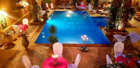 Swimming pool, Dinner