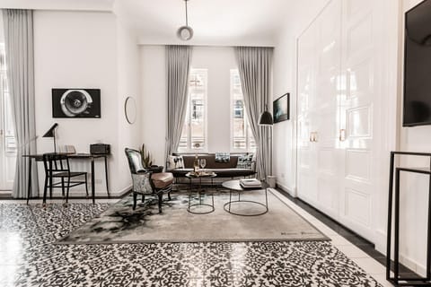 Living room, Seating area, hair dresser