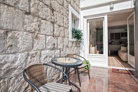 Property building, Facade/entrance, Balcony/Terrace