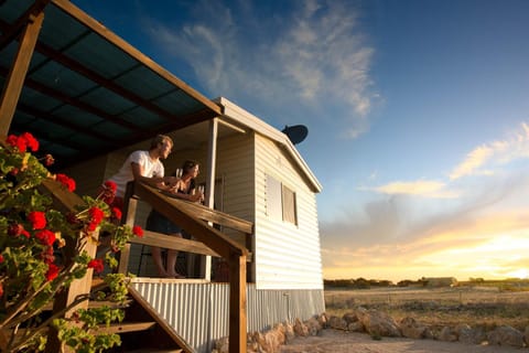 Property building, Facade/entrance, Guests, Garden view, Family