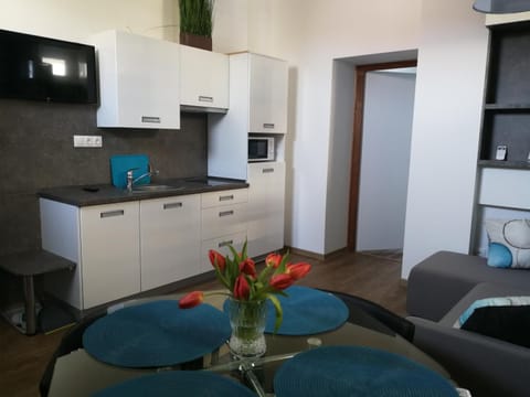 Living room, Seating area, Dining area, minibar, pet friendly, stove