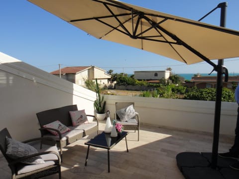 Patio, Day, Natural landscape, View (from property/room), Balcony/Terrace, Living room, Seating area, Sea view