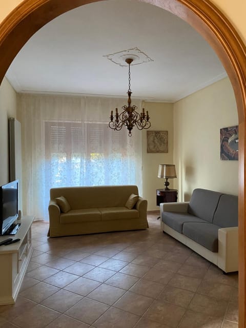 Communal lounge/ TV room, TV and multimedia, heating