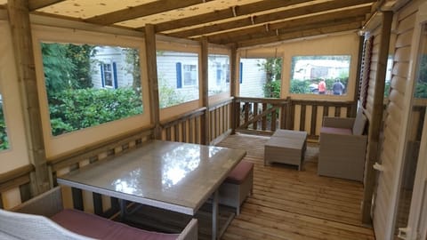 Mobile Home dans Domaine de Kerlann Campground/
RV Resort in Pont-Aven