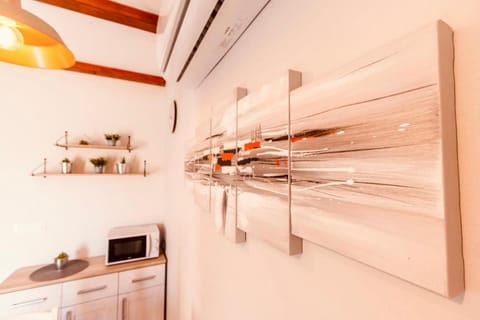 Kitchen or kitchenette, Dining area, kitchen