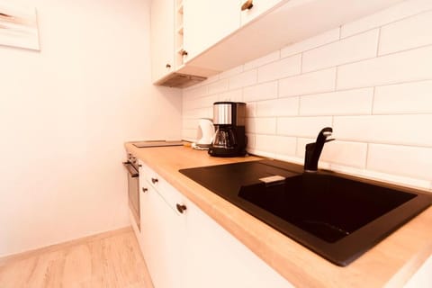 Coffee/tea facilities, Kitchen or kitchenette