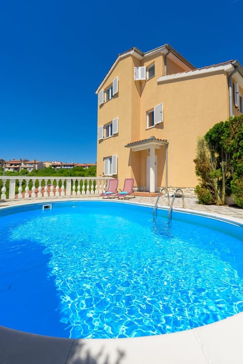 Property building, Pool view, Swimming pool, sunbed