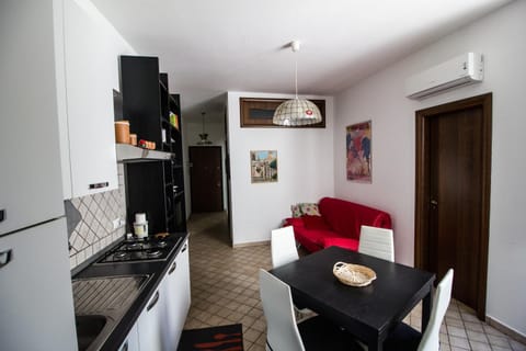 Spring, Day, Summer, TV and multimedia, Coffee/tea facilities, Kitchen or kitchenette, Living room, Other, Other, Photo of the whole room, Decorative detail, Decorative detail, Seating area, Dining area, Communal kitchen, On site