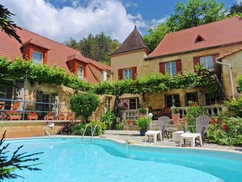 Property building, Facade/entrance, Garden, Balcony/Terrace, Swimming pool, Swimming pool