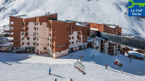 Property building, Day, Natural landscape, Winter, Skiing, Mountain view