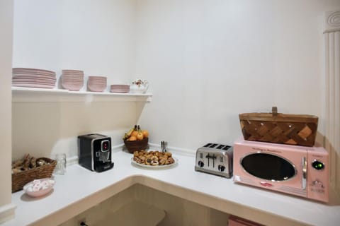 Coffee/tea facilities, Breakfast, Continental breakfast