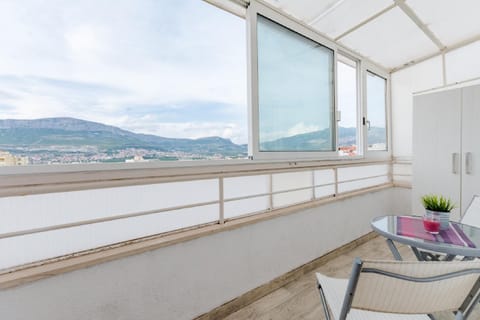 Balcony/Terrace, Mountain view