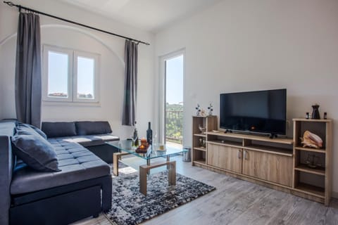 Communal lounge/ TV room, TV and multimedia, Living room, Seating area