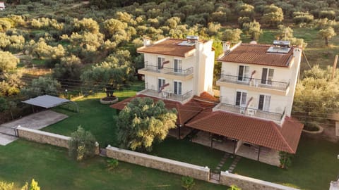 Property building, Day, Natural landscape, Bird's eye view, Garden, Garden view, Landmark view