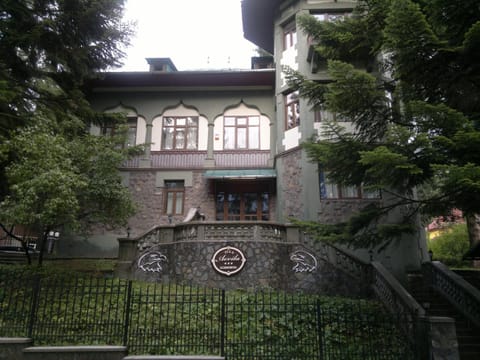 Property building, Day, Garden view, Landmark view