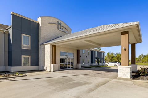 Property building, Facade/entrance, Day