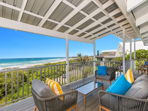 Patio, Day, Natural landscape, View (from property/room), Balcony/Terrace, Seating area, Beach, Sea view
