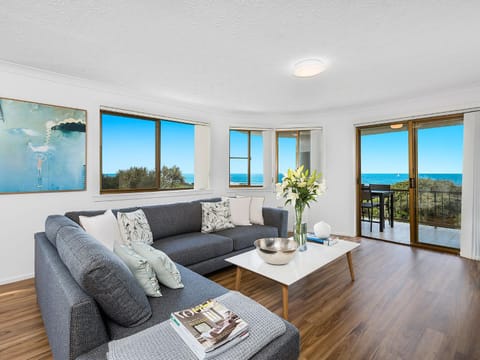 Natural landscape, View (from property/room), Balcony/Terrace, Living room, Seating area, Sea view