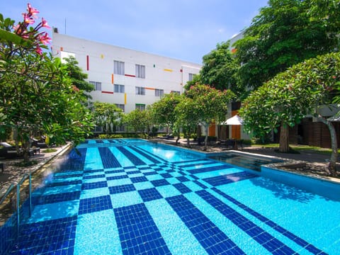 Swimming pool, Swimming pool
