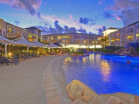 Property building, Night, Pool view, Swimming pool, sunbed