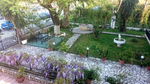 Day, Garden view