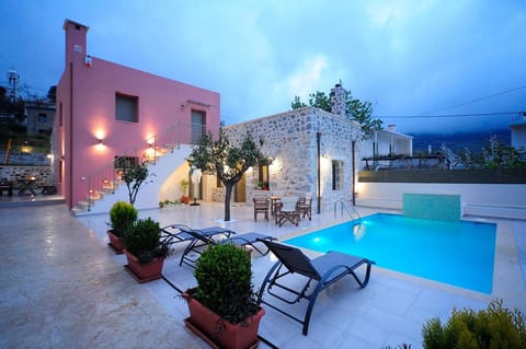 Facade/entrance, Swimming pool