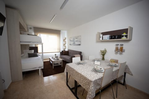 Bed, Kitchen or kitchenette, Living room, Photo of the whole room, Seating area