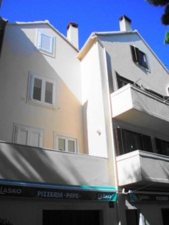 Facade/entrance, Balcony/Terrace