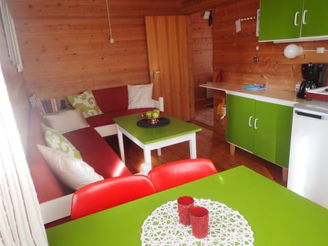 Kitchen or kitchenette, Seating area, Dining area