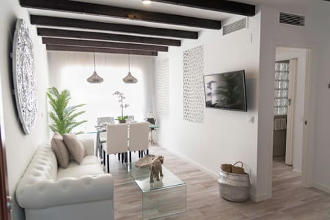 TV and multimedia, Living room, Seating area, Dining area