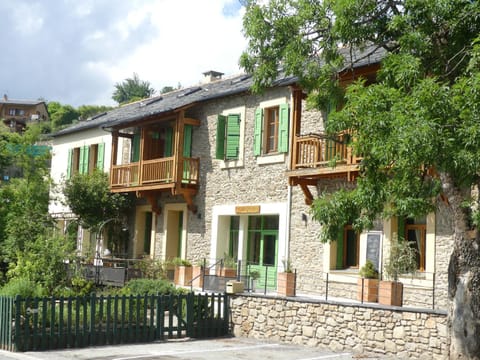 Property building, Restaurant/places to eat, Facade/entrance, Garden, Balcony/Terrace, Balcony/Terrace, Living room, Lobby or reception, Seating area, Garden view, Breakfast