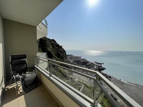 Appartement F3 à 600m du centre ville, vue sur mer, balcon - FR-1-361-167 Apartment in Granville