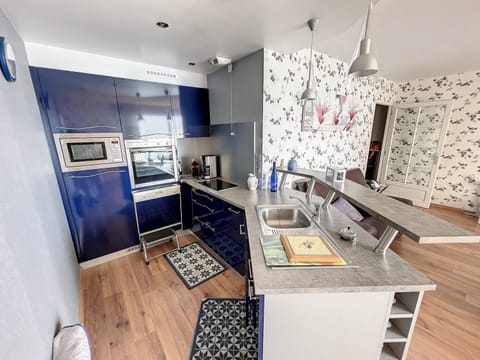 Appartement F3 à 600m du centre ville, vue sur mer, balcon - FR-1-361-167 Apartment in Granville