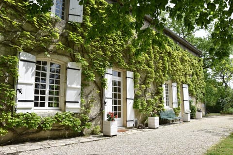 Property building, Patio, Facade/entrance