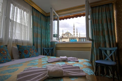 Bed, Living room, Photo of the whole room, Seating area, towels