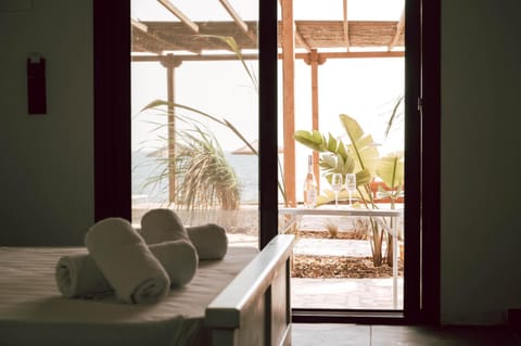 Bed, Garden, View (from property/room), Balcony/Terrace, towels