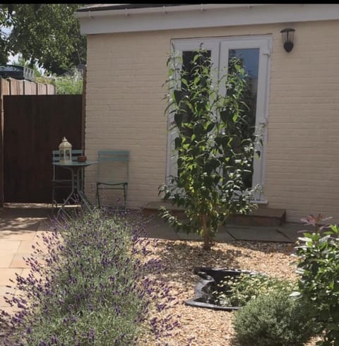 The Annexe at Asbit Lodge Bed and Breakfast in Mildenhall