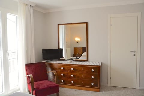 Photo of the whole room, Decorative detail, Bedroom