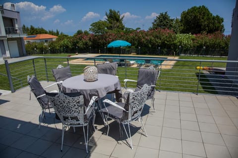 View (from property/room), Balcony/Terrace