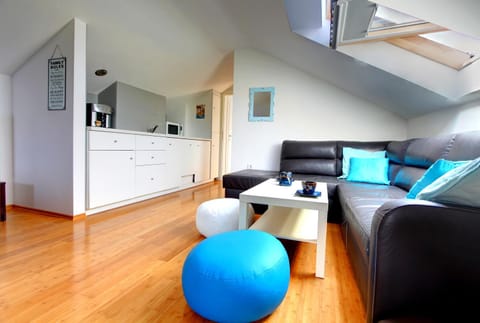 Kitchen or kitchenette, Living room, Seating area