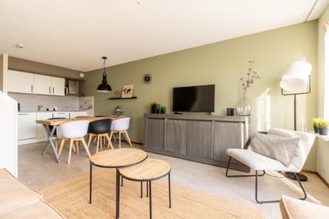TV and multimedia, Living room, Photo of the whole room, Seating area, kitchen