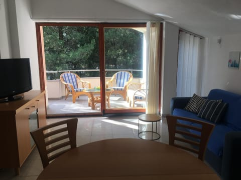 Communal lounge/ TV room, TV and multimedia, View (from property/room), Balcony/Terrace, Living room, Seating area, Dining area
