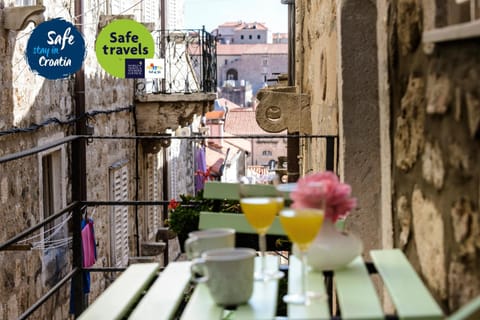 View (from property/room), Balcony/Terrace, Dining area, Breakfast, Drinks